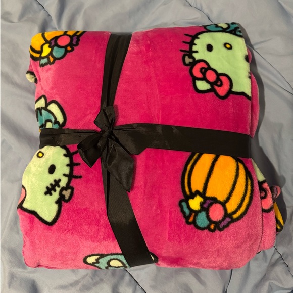 hello kitty halloween blanket - Picture 2 of 2